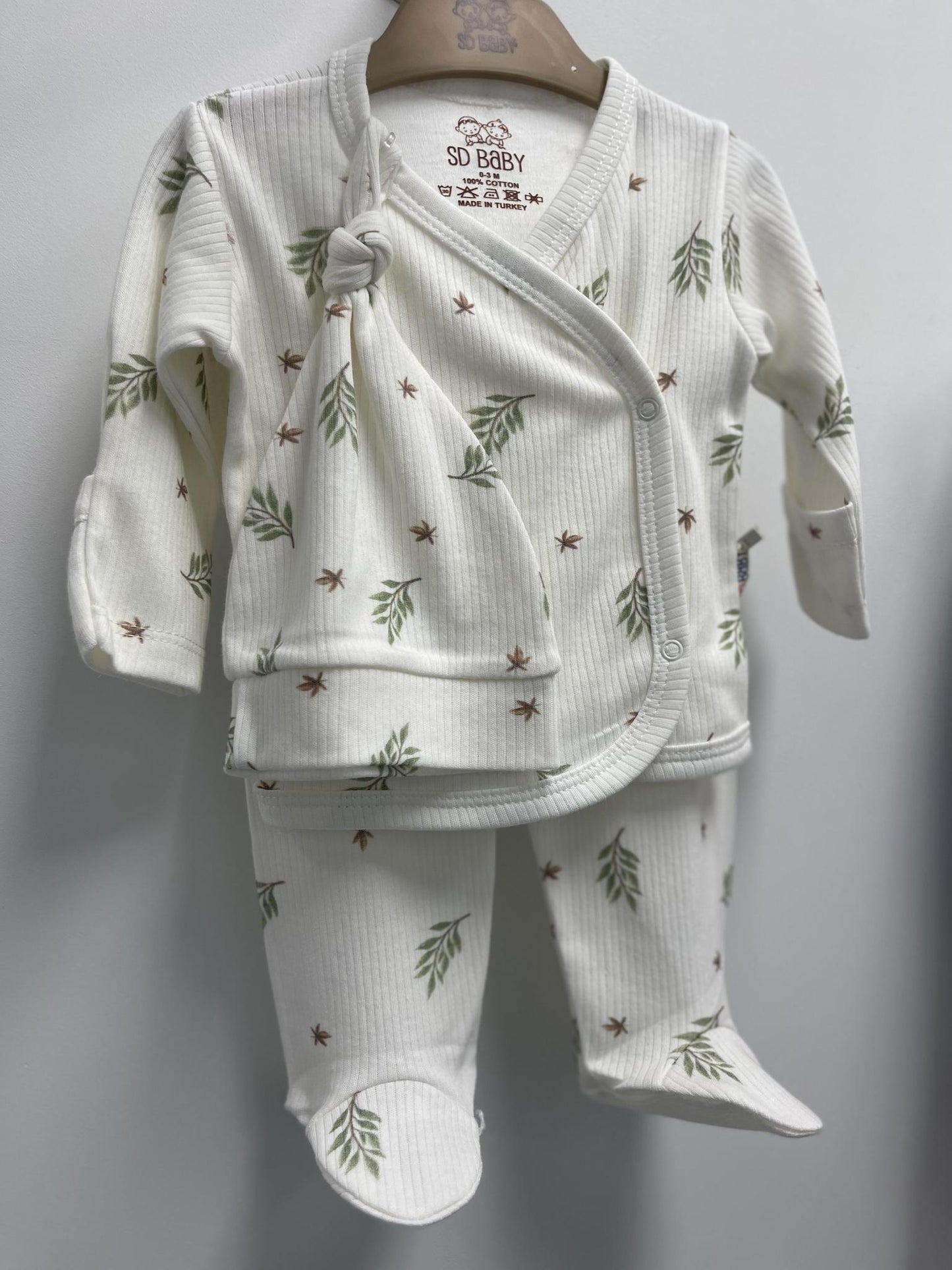 Baby Neutral Leaves Print Set