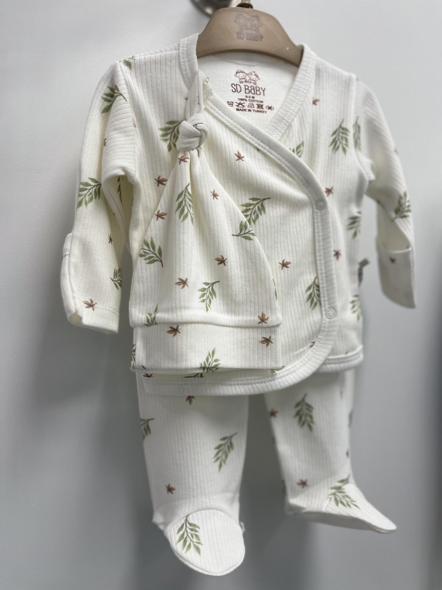 Baby Neutral Leaves Print Set