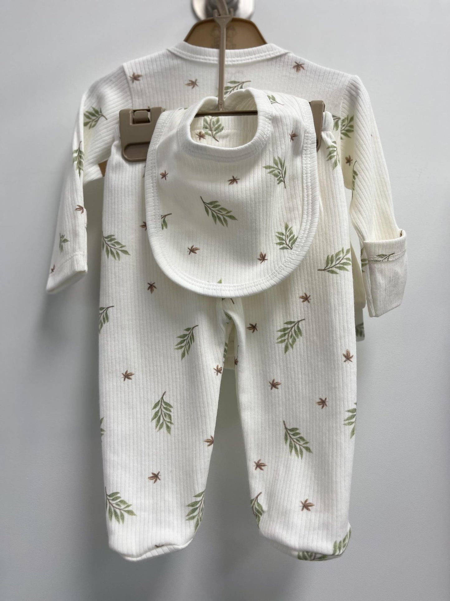 Baby Neutral Leaves Print Set